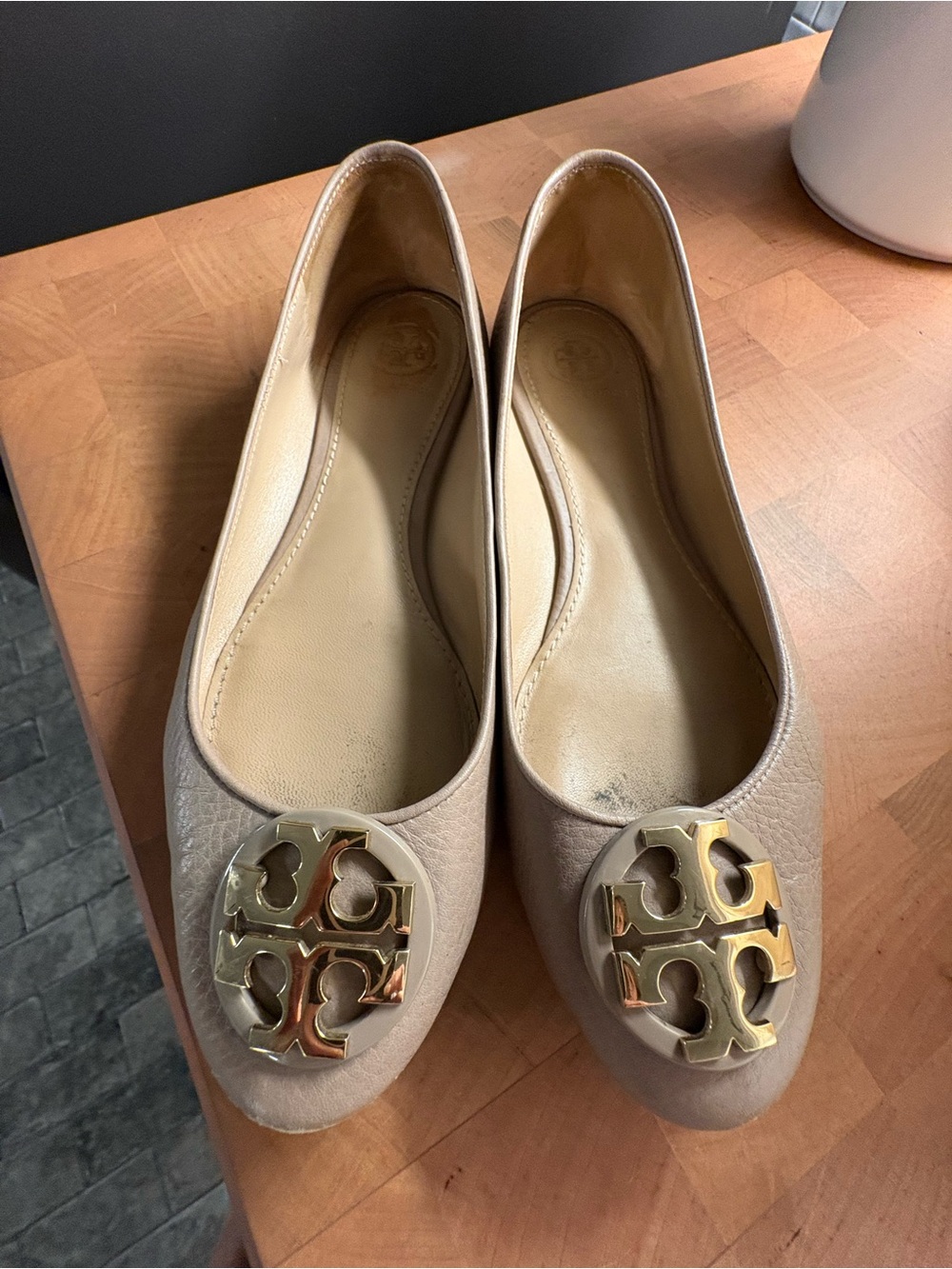 Tory Burch Taupe Leather Logo Ballet Flats with Gold Medallions Suze 7.5. EUC